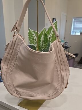 Urban Expressions White Hobo Shoulder Bag